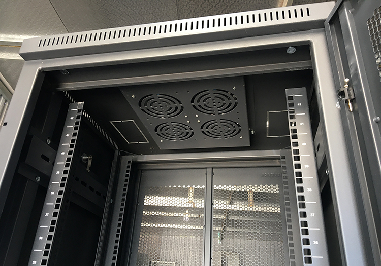 Tủ rack 42U Unirack bền đẹp