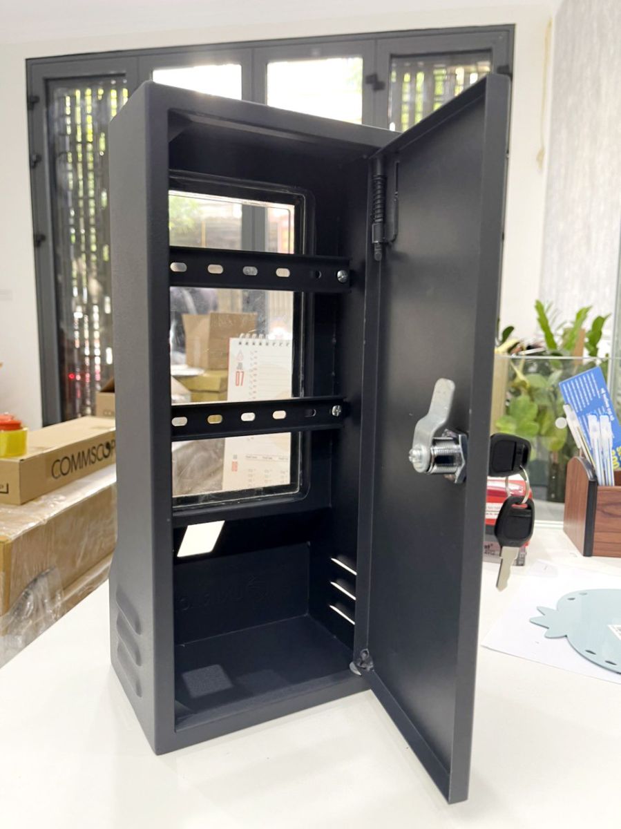 Hộp bảo vệ máy chấm công Unirack