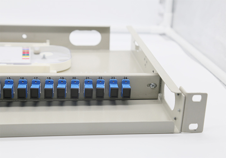 Tai lắp rack và các Adapter bên trong ODF quang 24FO Unirack