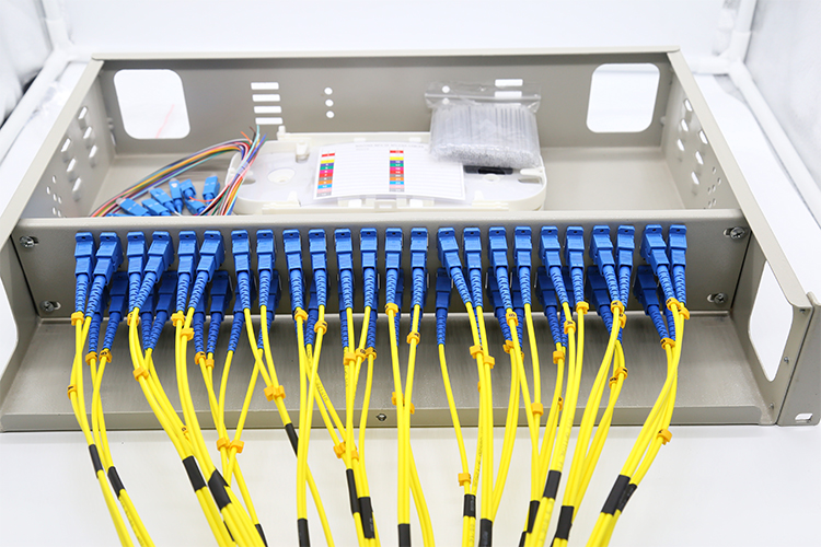 Hộp phối quang trong nhà 48FO đầy đủ phụ kiện Unirack