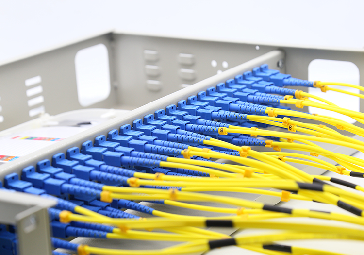 Hộp phối quang trong nhà 48FO đầy đủ phụ kiện Unirack