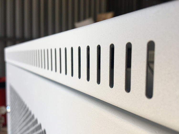 Phần cửa lưới tủ rack treo tường lỗ tổ ong với đường kính rộng hơn Phần cửa lưới tủ rack treo tường lỗ tổ ong với đường kính rộng hơn