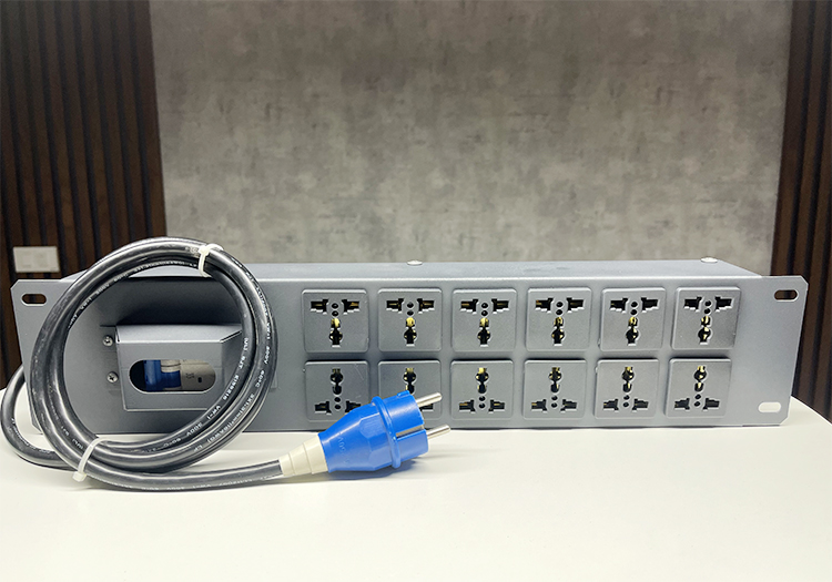 Thanh nguồn PDU 12 ổ cắm UNR-P12M20/2U hãng UNIRACK
