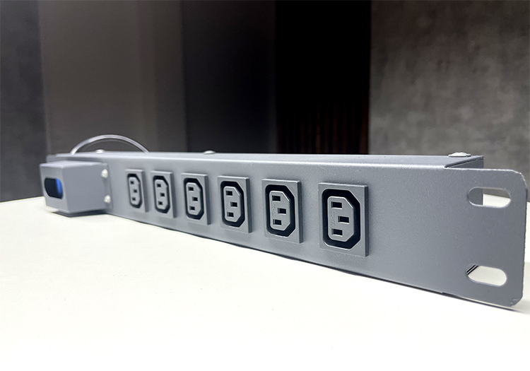 Thanh nguồn PDU 6 ổ cắm C13 hãng UNIRACK Thanh nguồn PDU 6 ổ cắm C13 hãng UNIRACK