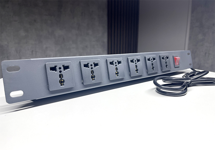 Thanh nguồn PDU 6 ổ đa năng hãng UNIRACK