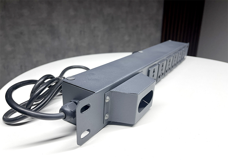 Thanh nguồn PDU 6 ổ cắm đa năng MCB20A