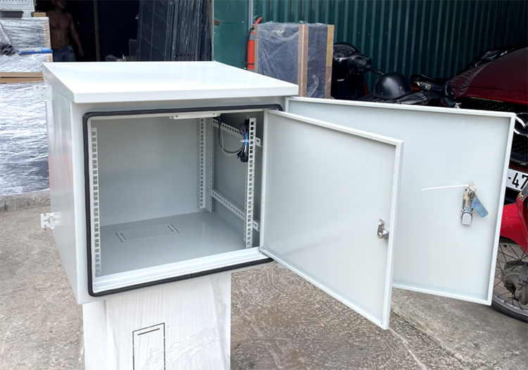 Tủ rack 10U cửa 2 lớp sản xuất theo yêu cầu