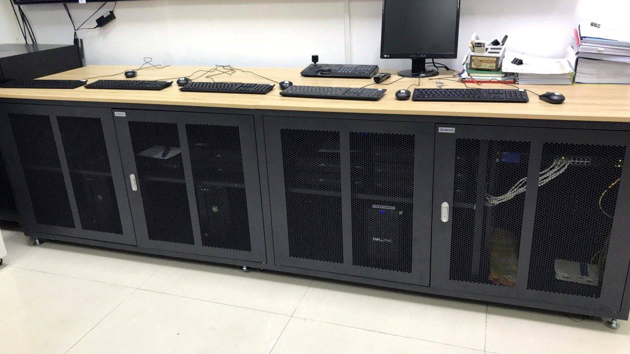 Tủ rack 12u sản xuất đặc biệt dành cho hệ thống quản lý