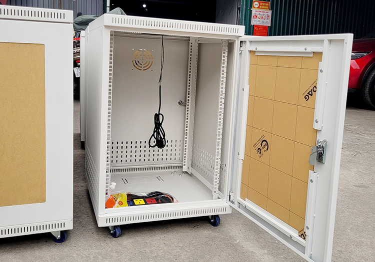 Tủ rack 15U D600 Mika UNR-N15UD600-MK hãng Unirack