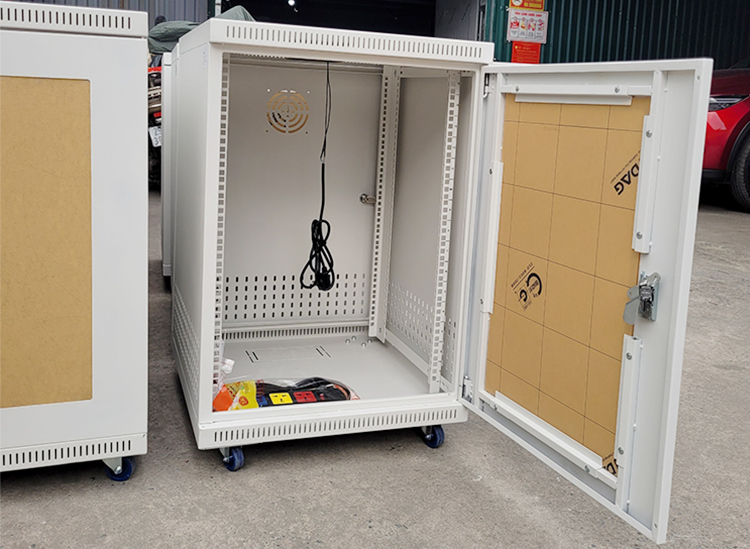 Tủ mạng 15U sâu 600 cửa Mika màu trắng