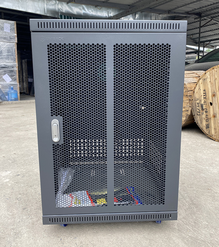 Tủ rack 15U D600 cửa lưới màu đen Unirack