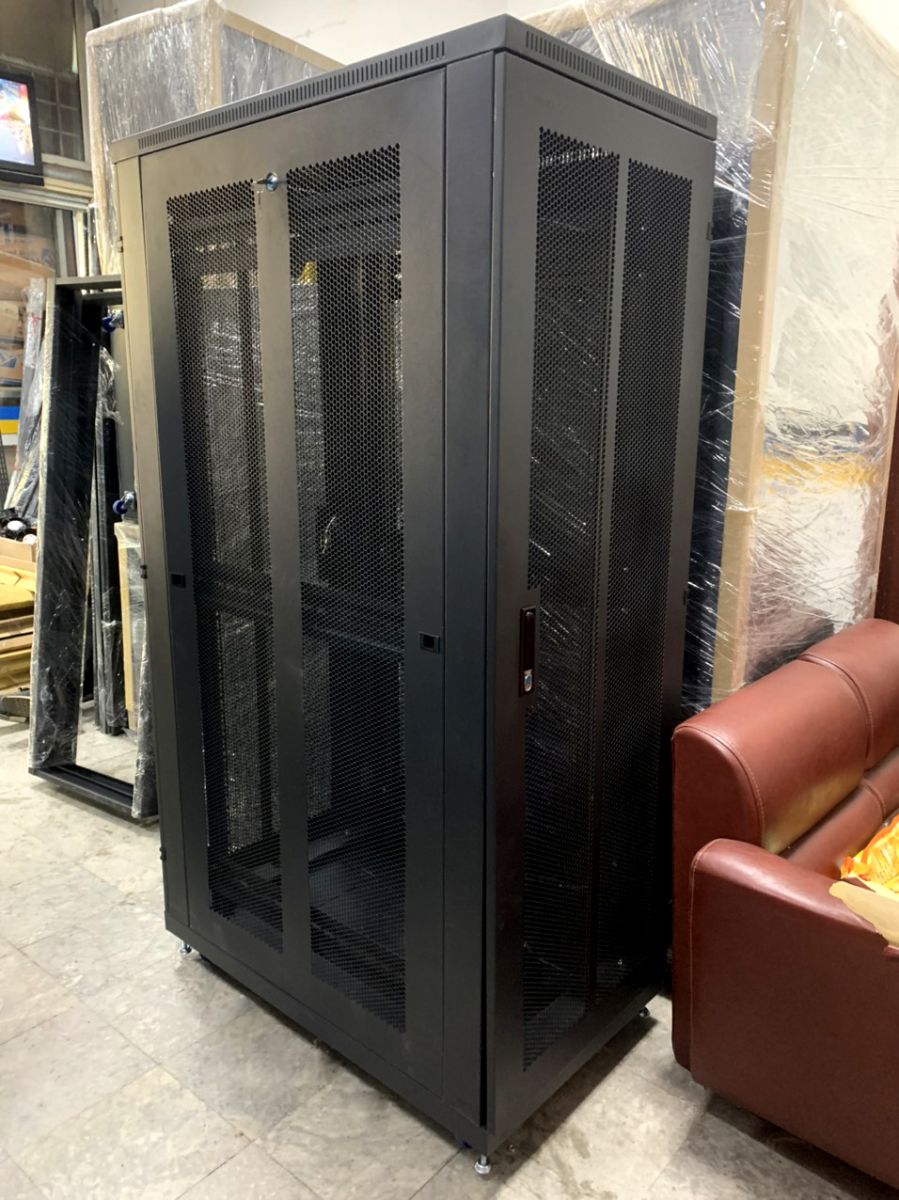 Tủ rack 32U D1000 4 cửa lưới Unirack