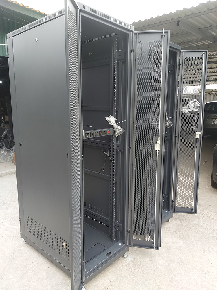 Tủ rack 42U, cửa 2 cánh lưới thông thoáng
