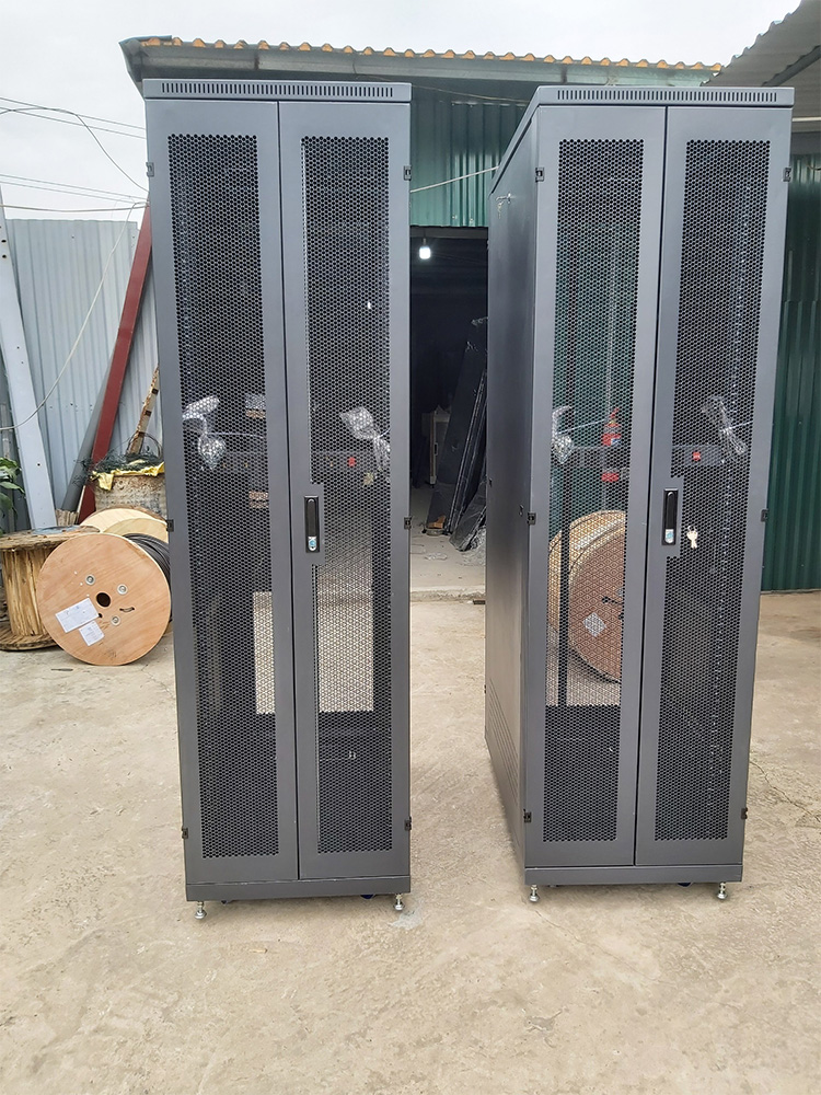 Tủ rack 42U, 2 cửa lưới trong nhà Tủ rack 42U, 2 cửa lưới trong nhà