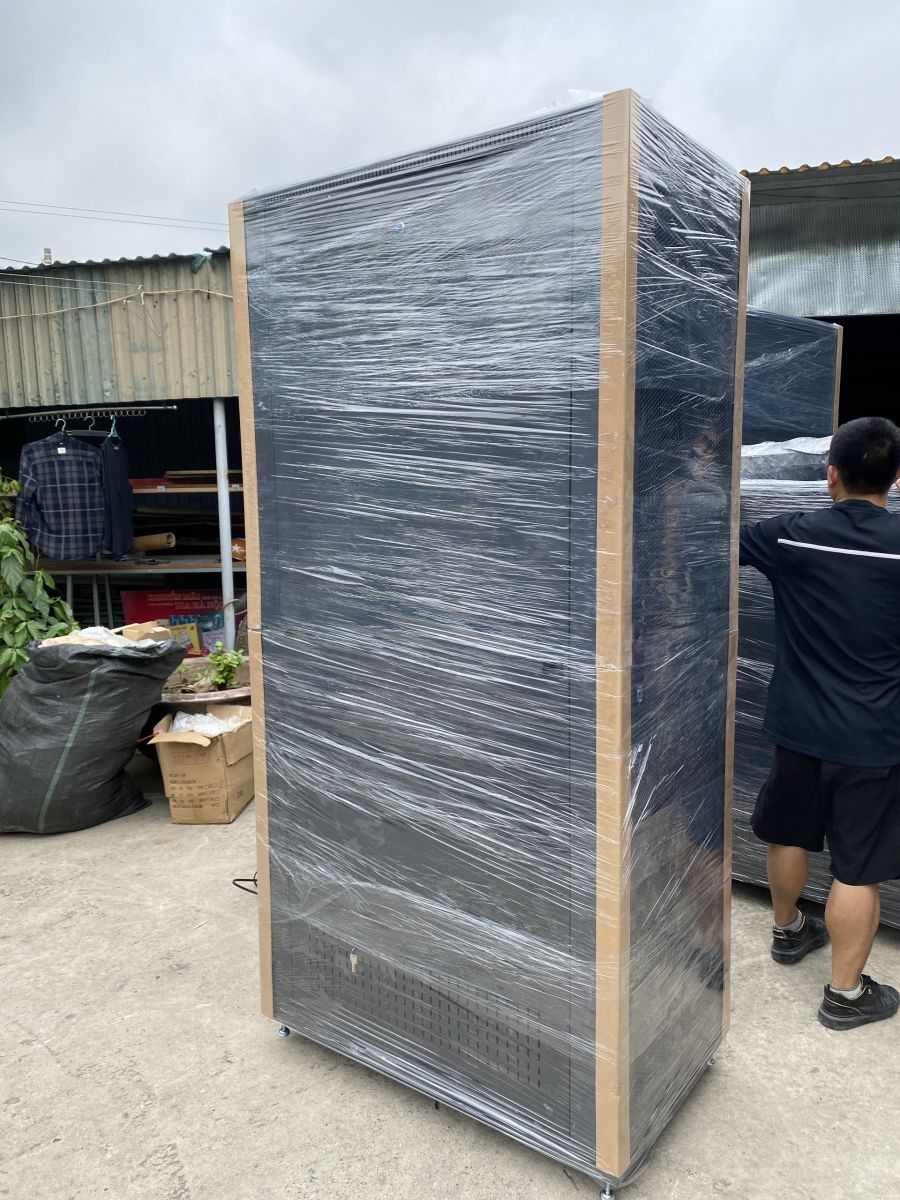 Tủ rack 42U được bọc cẩn thận