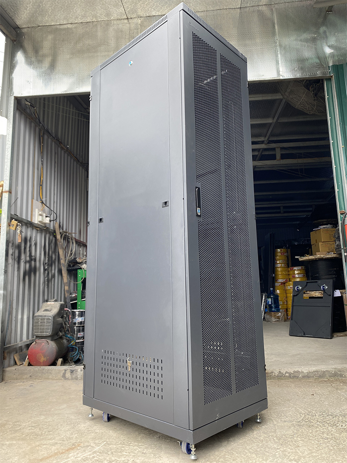Tủ rack 42U D800 Unirack thích hợp cho các phòng Server