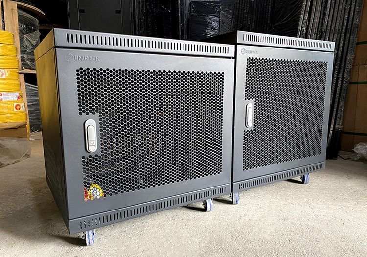 Tủ rack 9U D500 Unirack