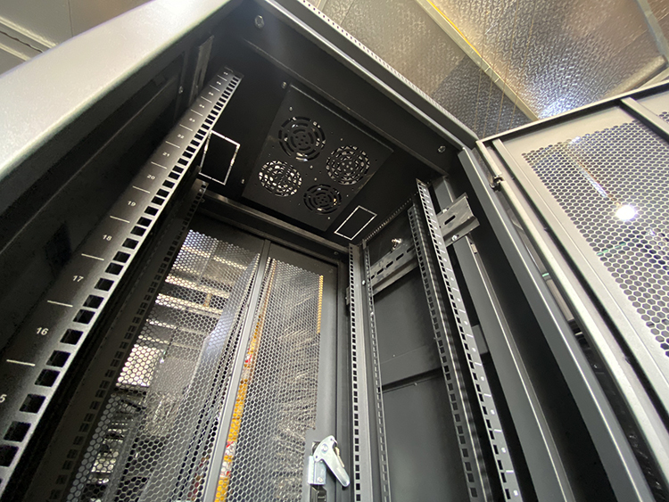 Tủ rack Unirack chất lượng vượt trội