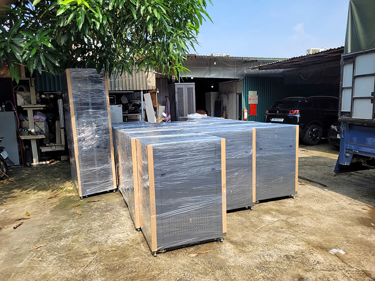 Tủ rack Unirack vận chuyển đến khách hàng Tủ rack Unirack vận chuyển đến khách hàng