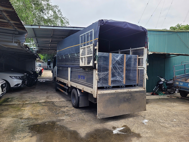 Tủ rack Unirack vận chuyển đến khách hàng Tủ rack Unirack vận chuyển đến khách hàng